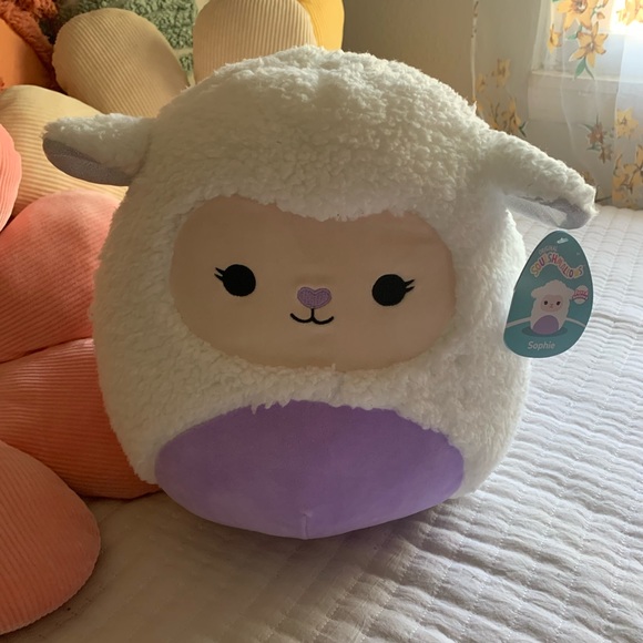 Sophie from the fuzzamallow collection from squishmallows